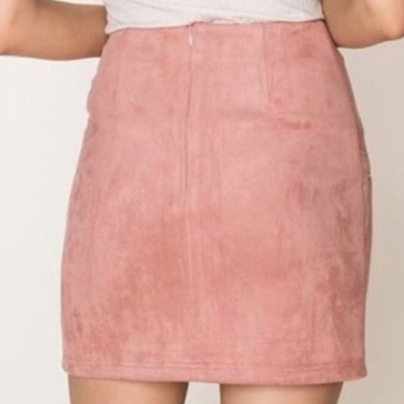 🎉HOST PICK🎉STUNNING LINED DUSTY PINK SUEDE SKIRT - Picture 3 of 8